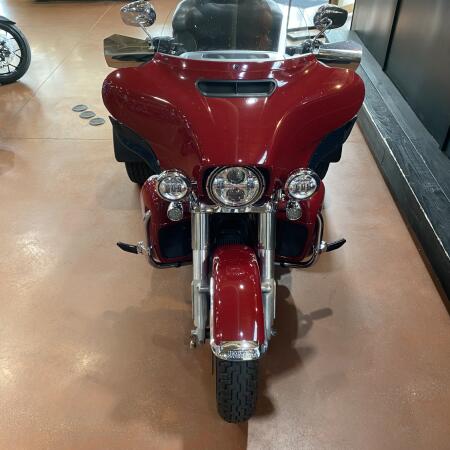 2021 Harley-Davidson® Tri Glide® Ultra FLHTCUTG thumb 1