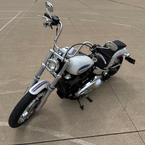 2026 Harley-Davidson® Super Glide® White Onyx Pearl thumb 1