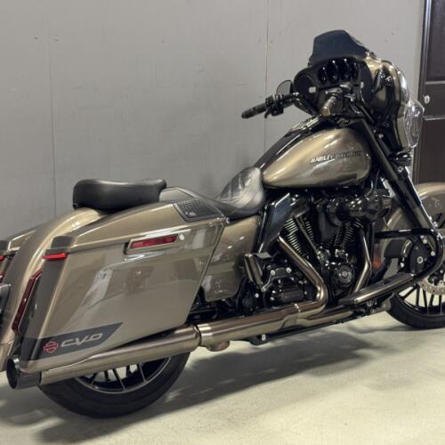 FLHXSE 2021 CVO™ Street Glide® thumb 2