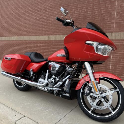 2026 Harley-Davidson® Road Glide® Blood Orange Chrome Trim thumb 3