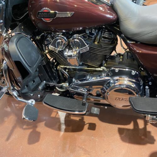 2022 Harley-Davidson® Tri Glide® Ultra FLHTCUTG thumb 0