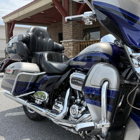 2017 CVO Limited Palladium Silver and Phantom Blue with Wicked Sapphire.  thumb 2
