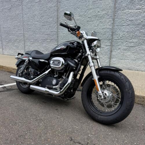2012 XL1200C Sportster 1200 Custom thumb 3