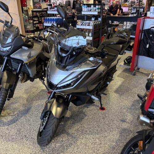 2026 Honda NT1100 DCT NT1100DT thumb 2