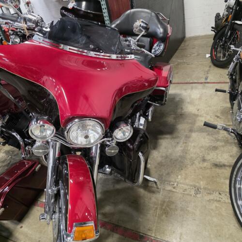 2011 Harley-Davidson® Electra Glide® Ultra Limited FLHTK  thumb 3