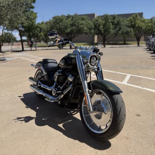 2026 Harley-Davidson® Fat Boy® Olive Steel Metallic / Vivid Black Chrome Trim thumb 3