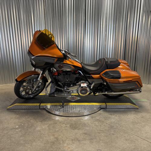 2026 Harley-Davidson® CVO Street Glide Torched Orange CVO Tri-Tone thumb 0