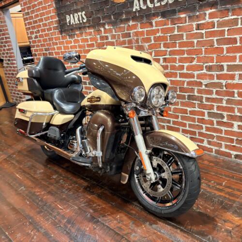 2014 Harley-Davidson® Ultra Limited FLHTK thumb 2