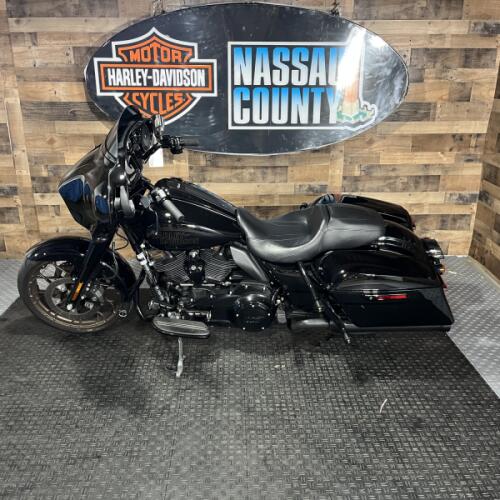2023 Harley-Davidson® Street Glide® ST Vivid Black thumb 2
