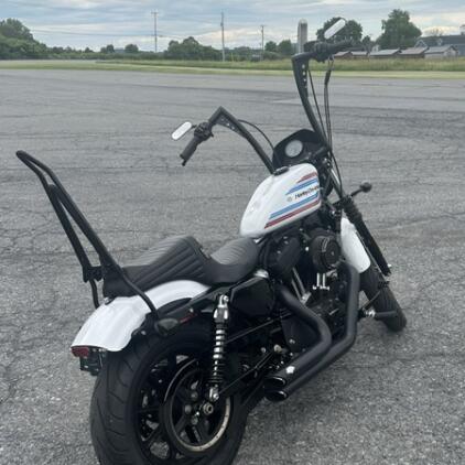 2021 Harley-Davidson® Iron 1200™ Stone Washed White Pearl thumb 3