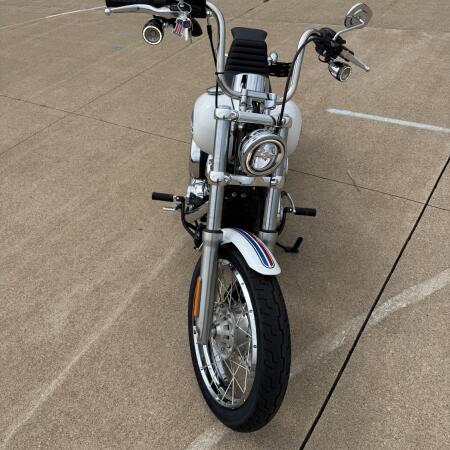 2026 Harley-Davidson® Super Glide® White Onyx Pearl thumb 2
