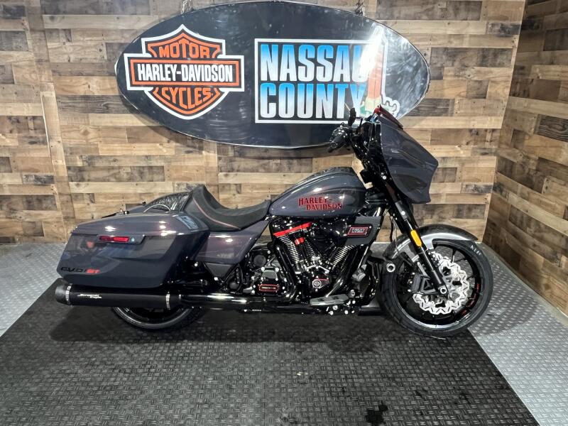 2026 Harley-Davidson® CVO Street Glide ST Inferno Gray