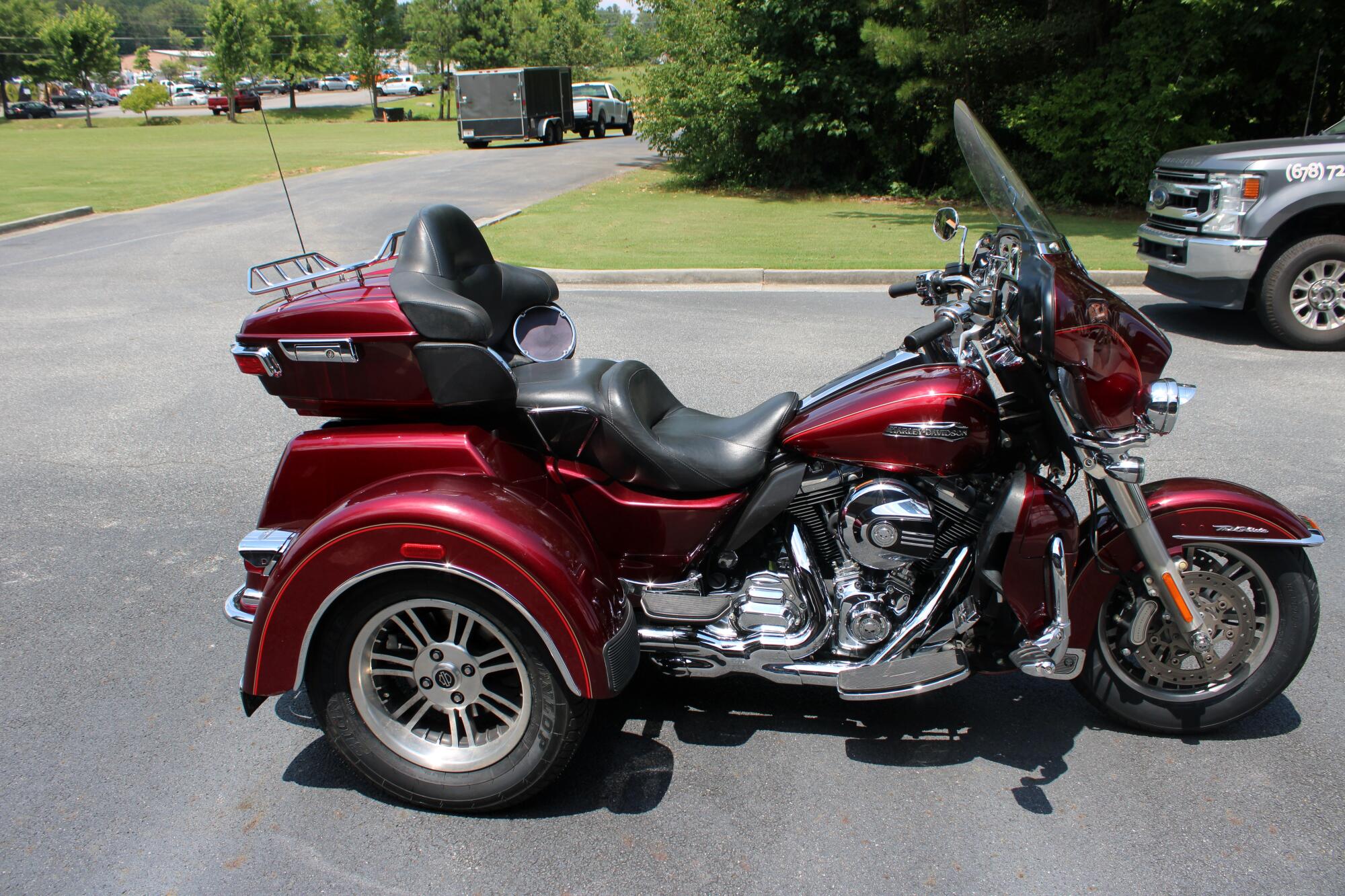2016 Harley-Davidson® Tri Glide® Ultra Two-Tone Mysterious Red Sunglo/Velocity Red Sunglo