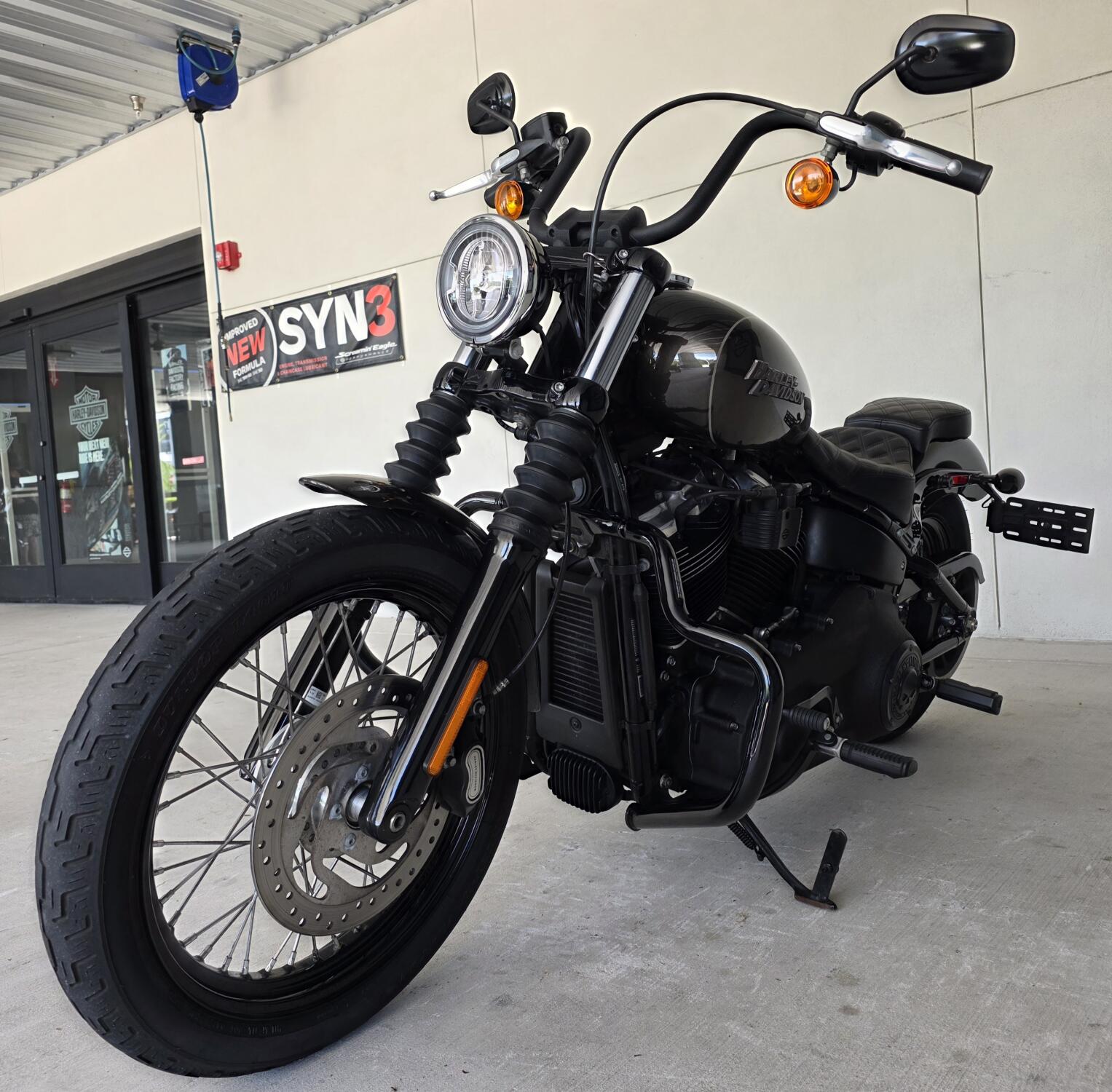 2020 Harley-Davidson® Street Bob® River Rock Gray, photo 15
