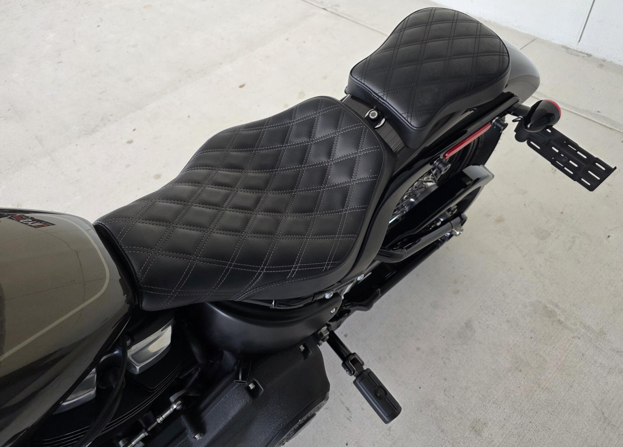 2020 Harley-Davidson® Street Bob® River Rock Gray, photo 13