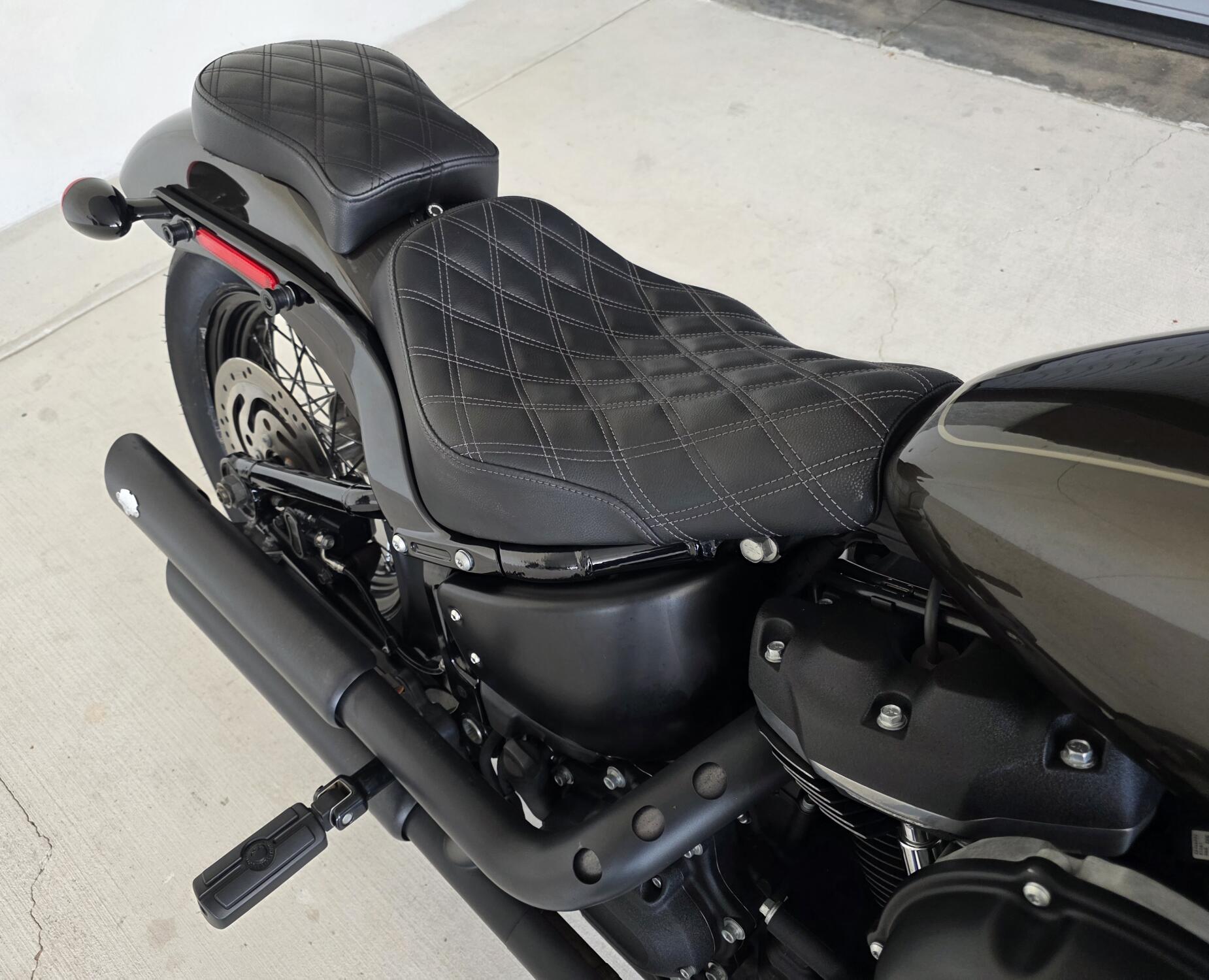 2020 Harley-Davidson® Street Bob® River Rock Gray, photo 6