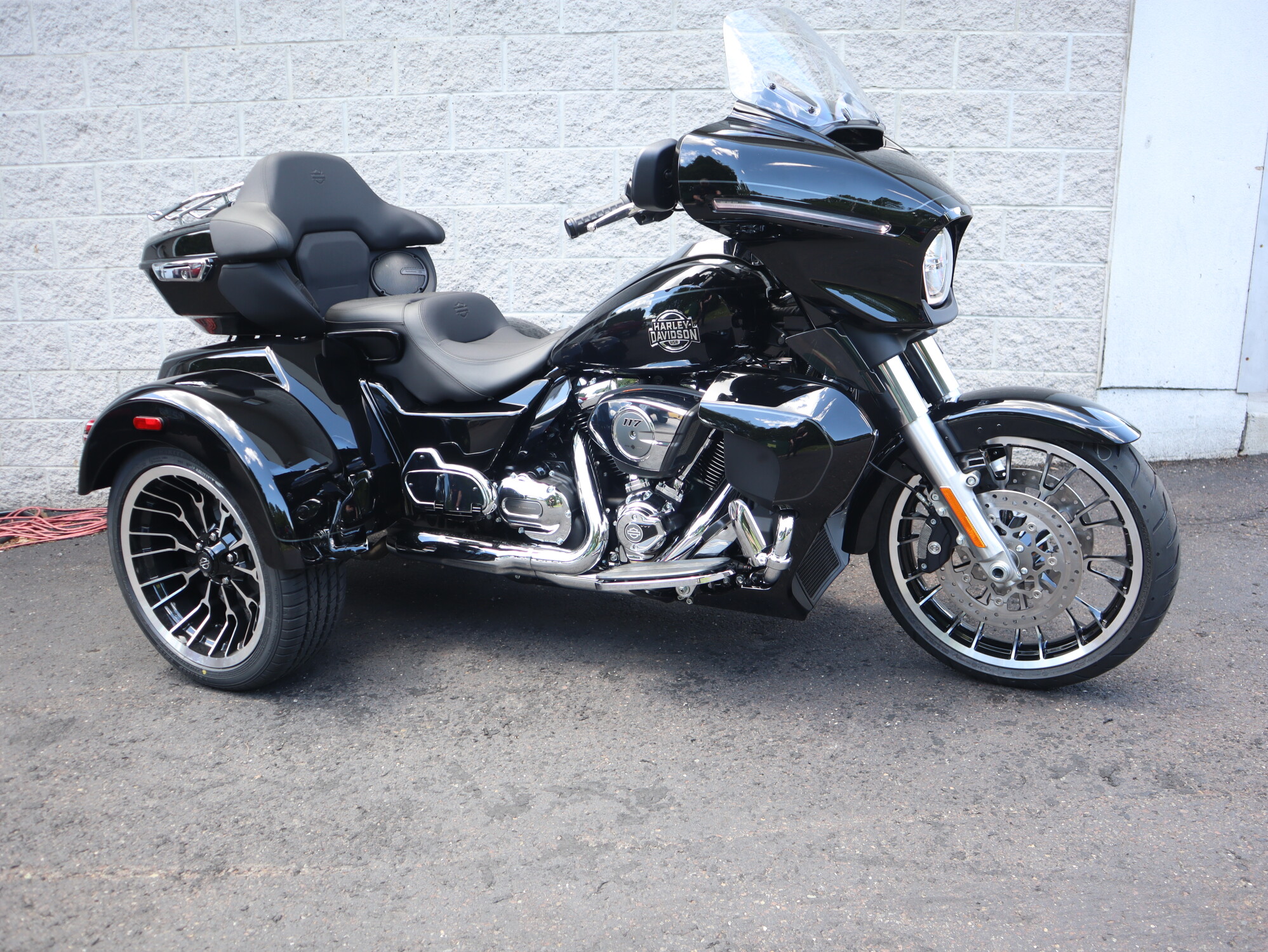 2026 Harley-Davidson® Street Glide 3 Limited FLHLT, photo 2
