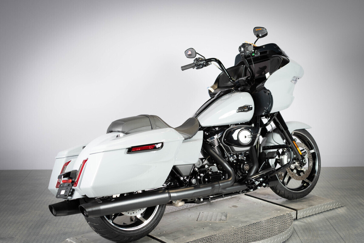 2026 Harley-Davidson® Road Glide™ FLTRX, photo 10