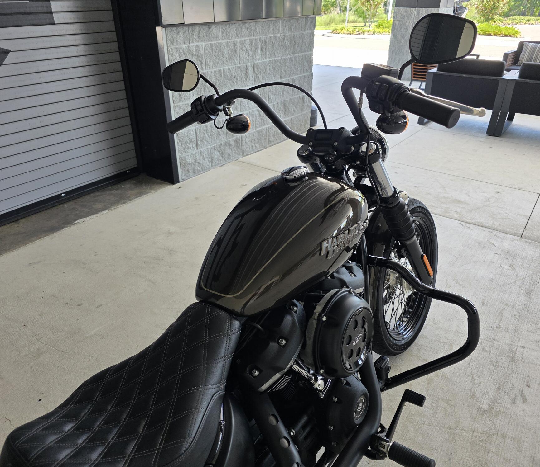 2020 Harley-Davidson® Street Bob® River Rock Gray, photo 7