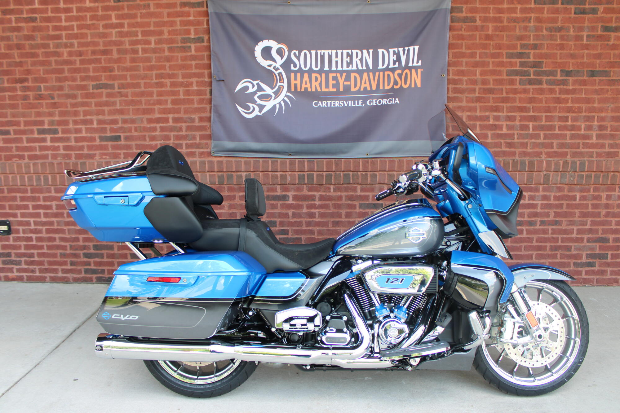 2026 Harley-Davidson® CVO Street Glide Limited Electric Coast CVO Two-Tone