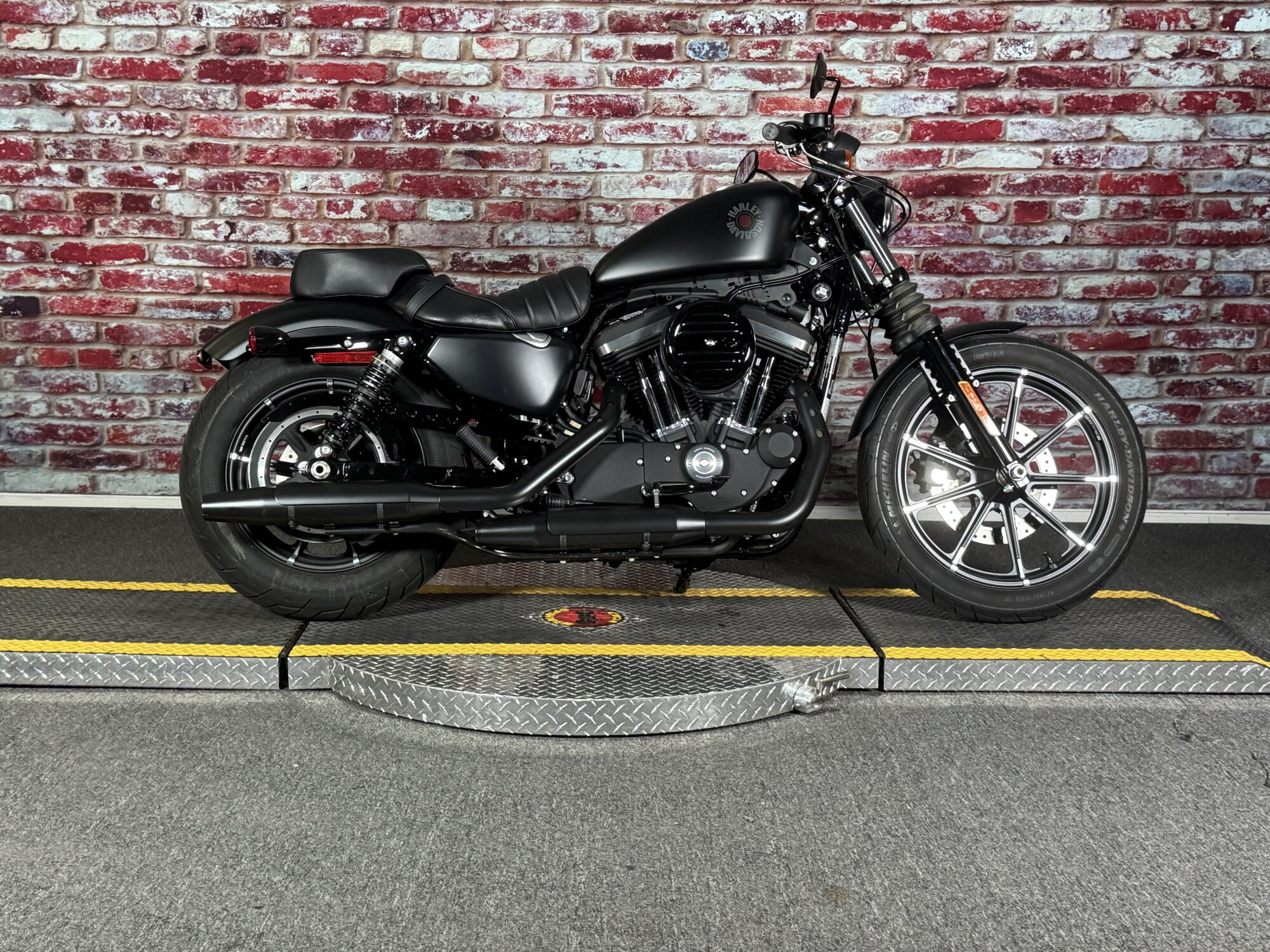 XL 883N 2021 Iron 883™