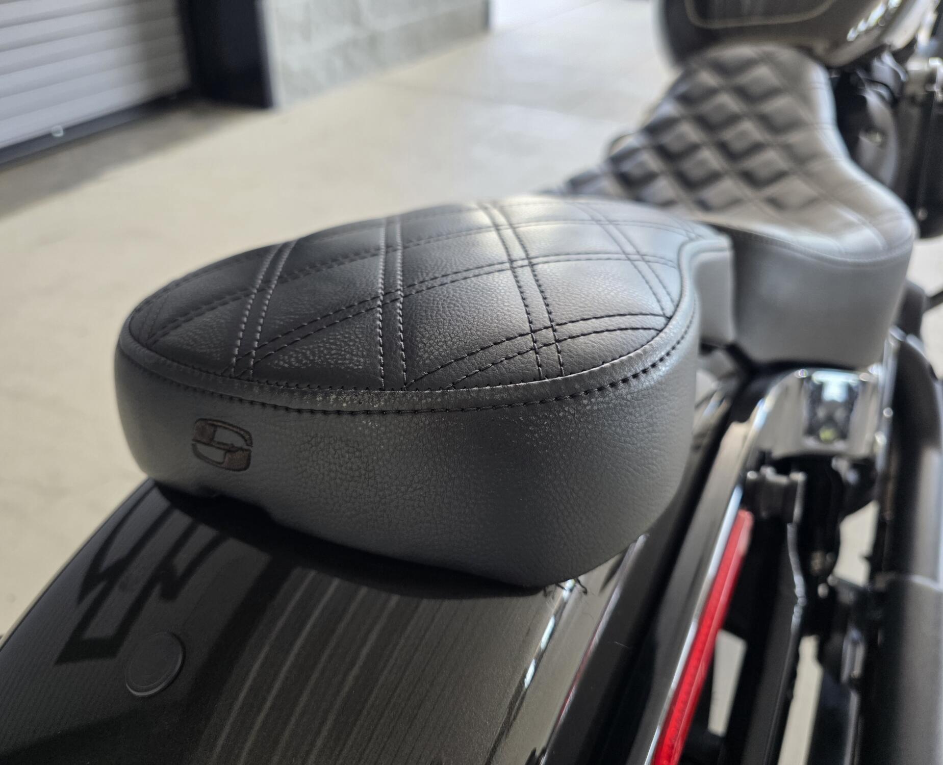 2020 Harley-Davidson® Street Bob® River Rock Gray, photo 9
