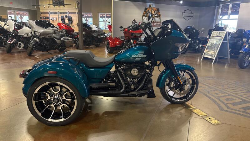 FLTRT 2026 Road Glide 3