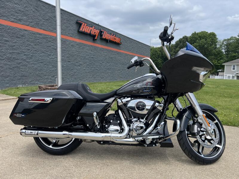 2026 Harley-Davidson® Road Glide® Midnight Ember Chrome Trim