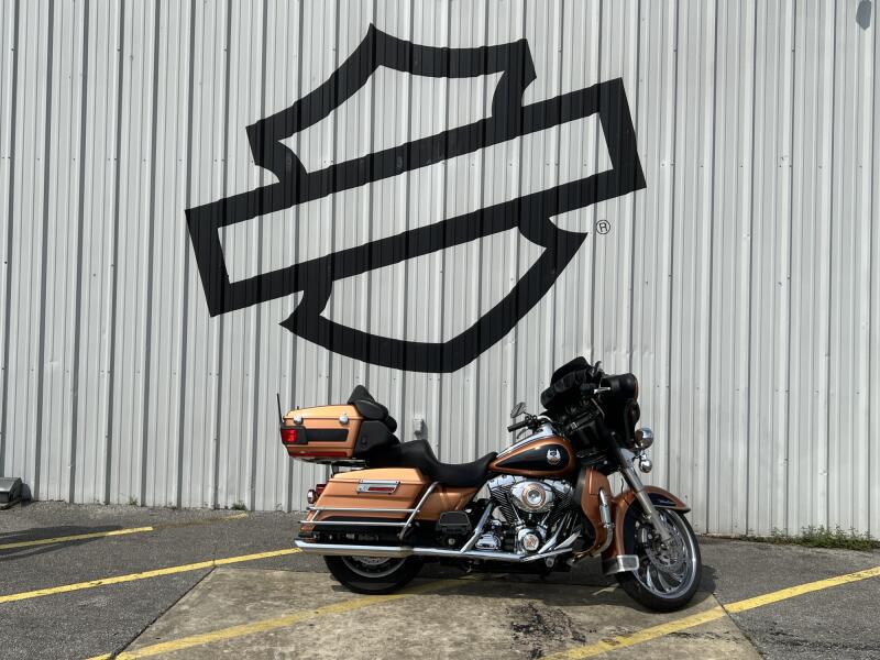 2008 Harley-Davidson® Electra Glide® Ultra Classic® 105th Anniversary Copper Pearl & Vivid Black