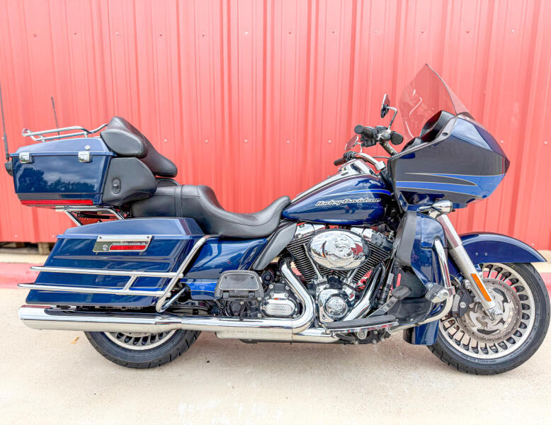 2013 Harley-Davidson® Road Glide® Ultra FLTRU Big Blue Pearl