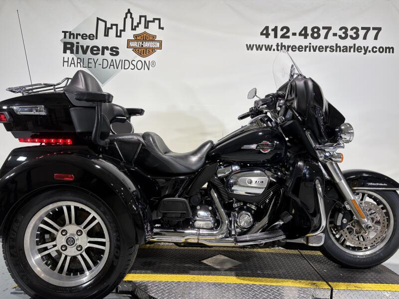 2022 Harley-Davidson® Tri Glide® Ultra Vivid Black