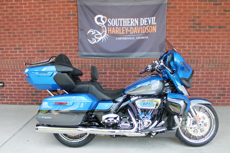 2026 Harley-Davidson® CVO Street Glide Limited Electric Coast CVO Two-Tone