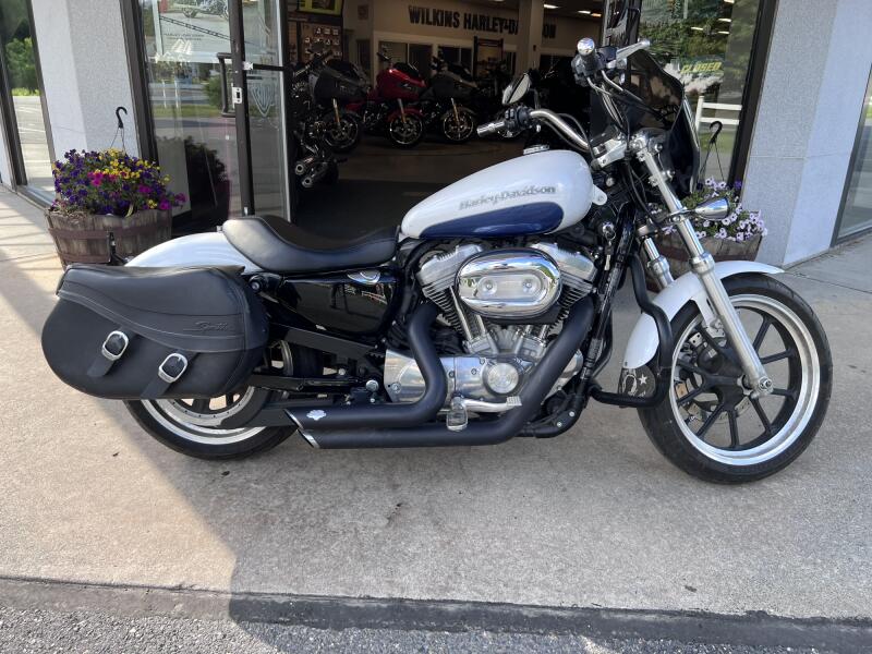 2015 HARLEY-DAVIDSON XL883L XL 883 in White Hot/ Blue Hot