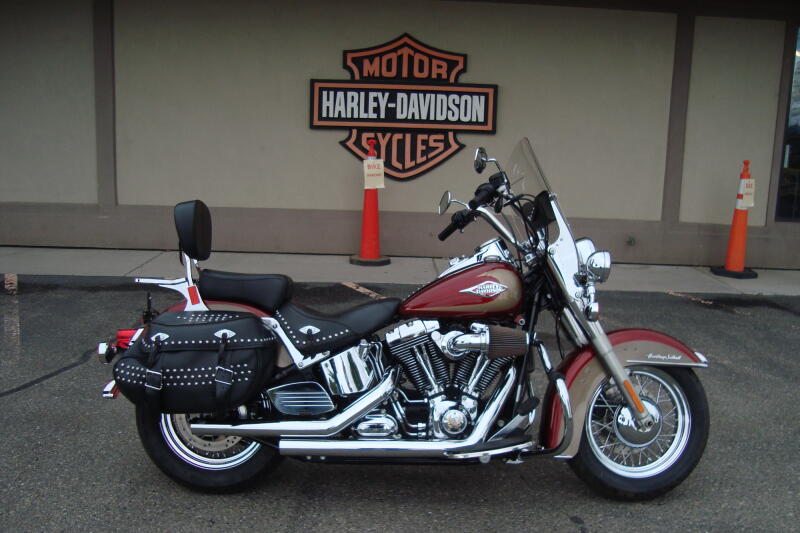 2009 Harley-Davidson® Heritage Softail® Classic Red Hot Sunglo & Smokey Gold