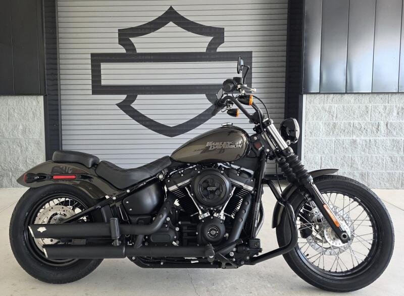 2020 Harley-Davidson® Street Bob® River Rock Gray