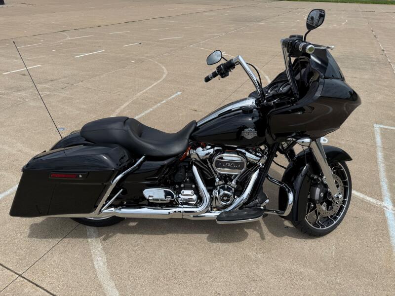 2021 Harley-Davidson® Road Glide® Special Vivid Black