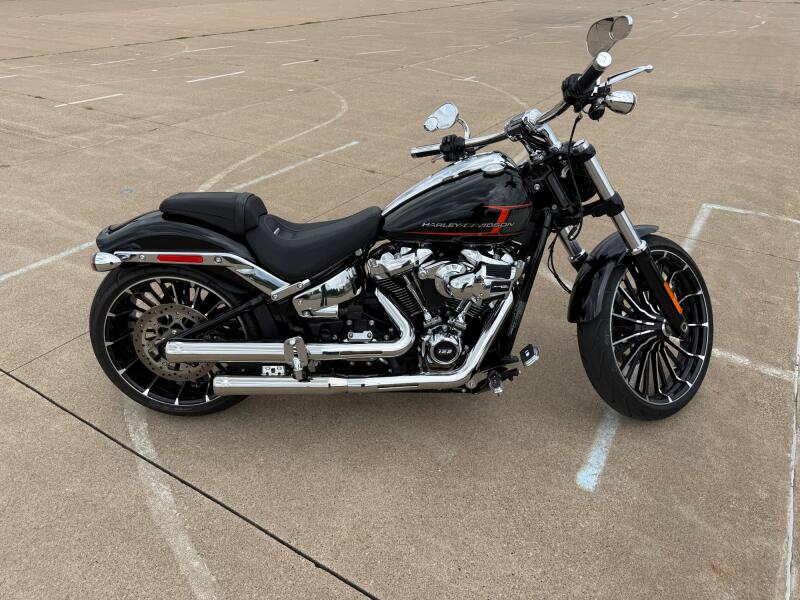2024 Harley-Davidson® Breakout® 117 Vivid Black