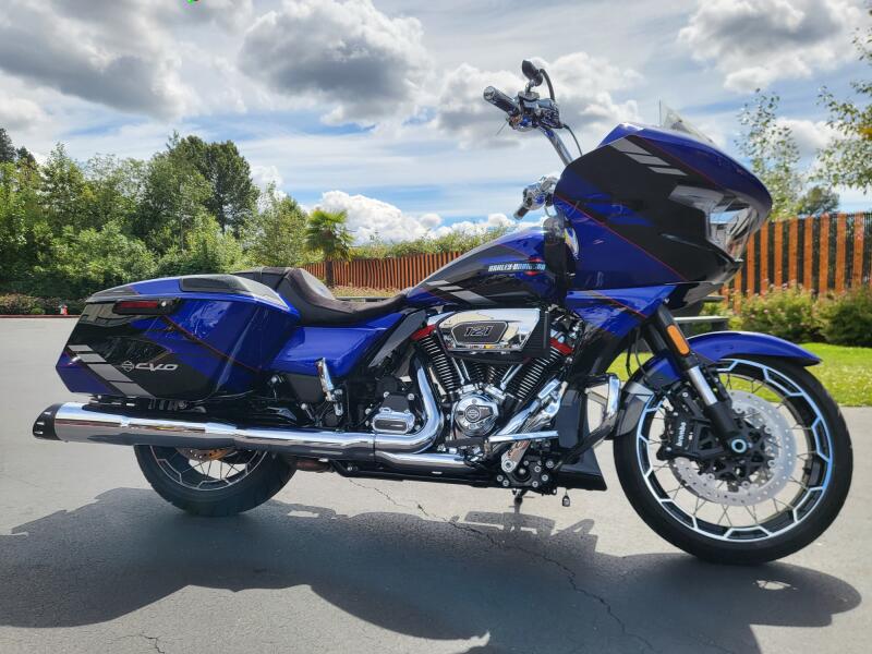2025 Harley-Davidson® CVO™ Road Glide® Blue Streak