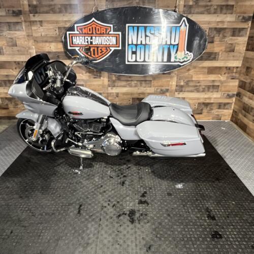 2026 Harley-Davidson® Road Glide® Dark Billiard Gray Chrome Trim thumb 2