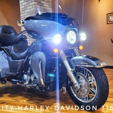 2022 Harley-Davidson® Tri Glide® Ultra, FLHTCUTG thumb 2