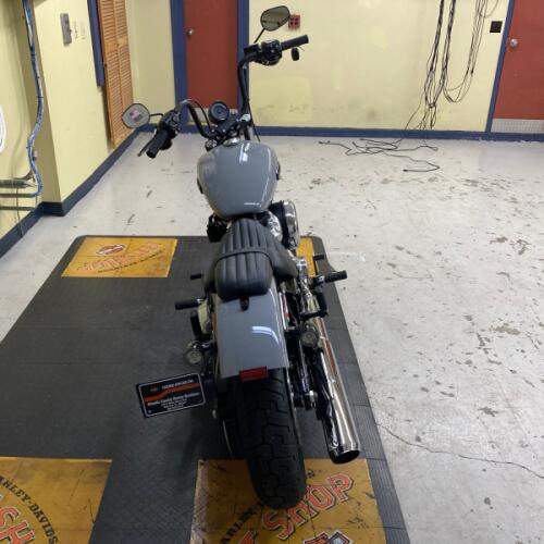 2025 Harley-Davidson® Street Bob® Billiard Gray w/Cast Wheels FXBB thumb 0