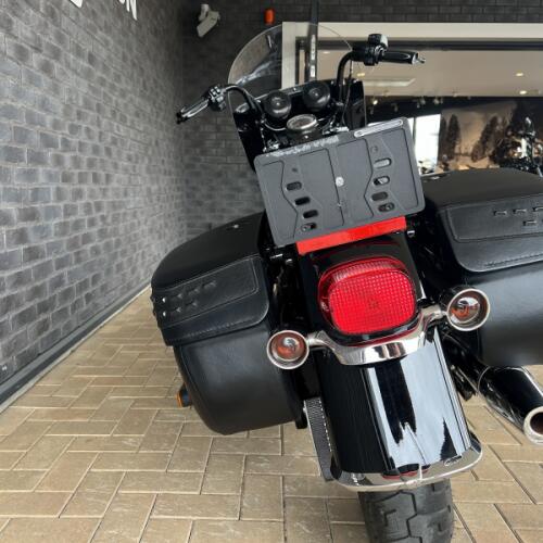 2018 Harley-Davidson® Heritage Classic Vivid Black thumb 1