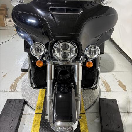 2022 Harley-Davidson® Tri Glide® Ultra Vivid Black thumb 1