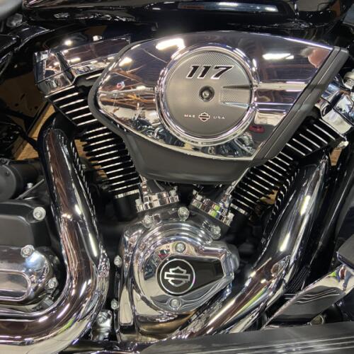 2025 Harley-Davidson® Street Glide® Vivid Black FLHX thumb 2