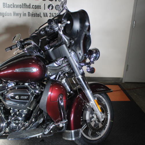 2019 Electra Glide® Ultra Classic® FLHTCU  thumb 2
