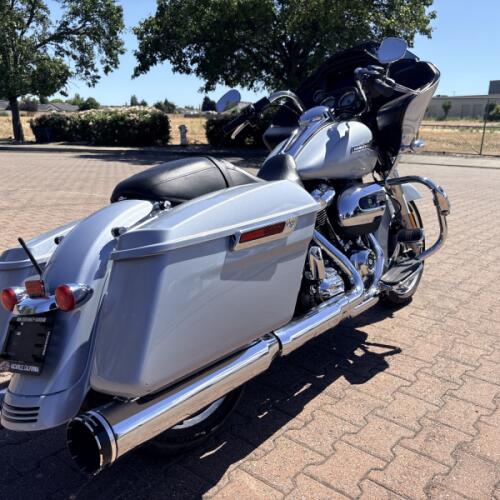 FLTRX 2023 Road Glide® thumb 1