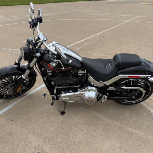 2024 Harley-Davidson® Breakout® 117 Vivid Black thumb 0