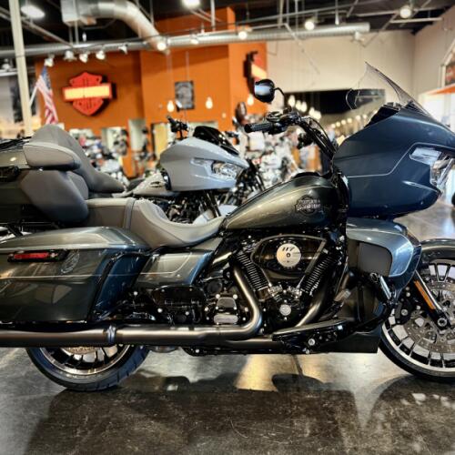 2026 Harley-Davidson® Road Glide Limited Iron Horse Metallic Black Trim thumb 3