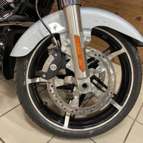 2025 Harley-Davidson® Street Glide® Billiard Gray FLHX thumb 1