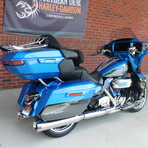 2026 Harley-Davidson® CVO Street Glide Limited Electric Coast CVO Two-Tone thumb 2